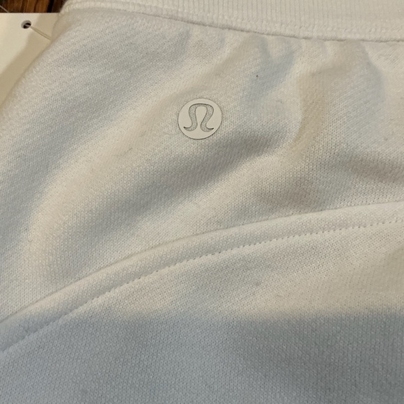 Lululemon Scuba High-Rise Shorts White Size 6 NWT 5” Inseam - Picture 7 of 8